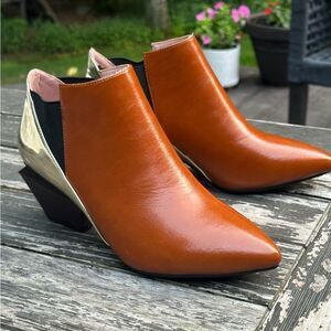 New Jady Rose Low Ankle Leather Brown Gold Colorblock Modern Boot Size 6.5